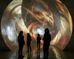 Pameran Museum Eksplorasi Seni dan Teknologi Sepanjang Zaman
